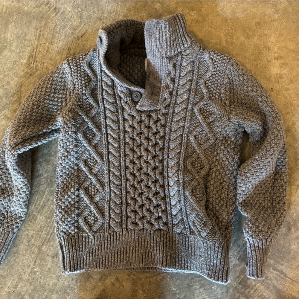 GAP Kids Charcoal Knit Sweater Size Small (6/7)